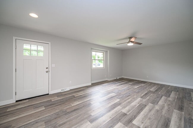 Building Photo - GEORGETOWN Duplex - SW Columbia – 3 Bed, 3...
