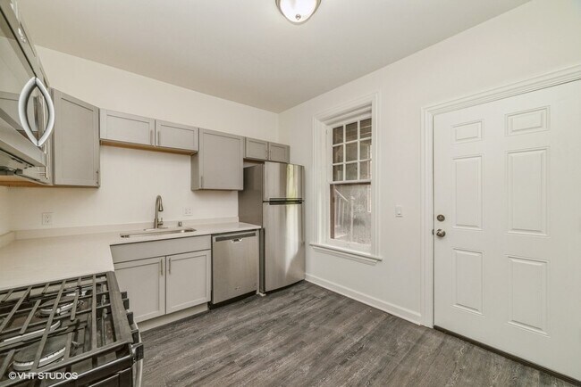 Building Photo - 2803 E Belleview Pl