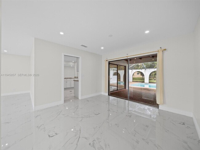 Building Photo - 10251 NW 39th Ct