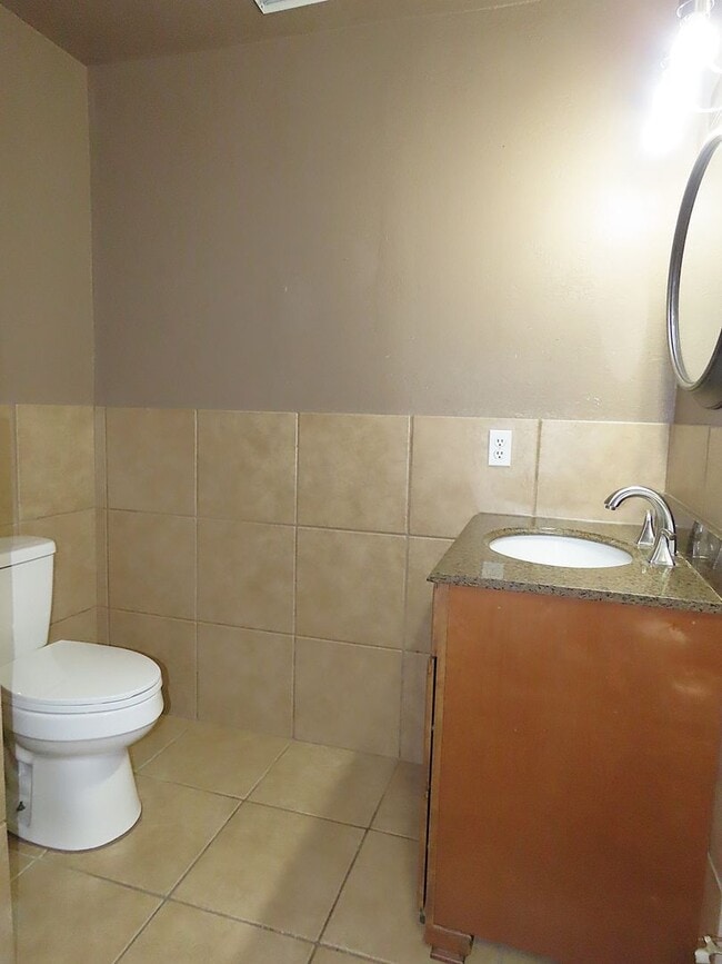 Building Photo - Country Living-City Close! 3 Bedroom, 2 Ba...