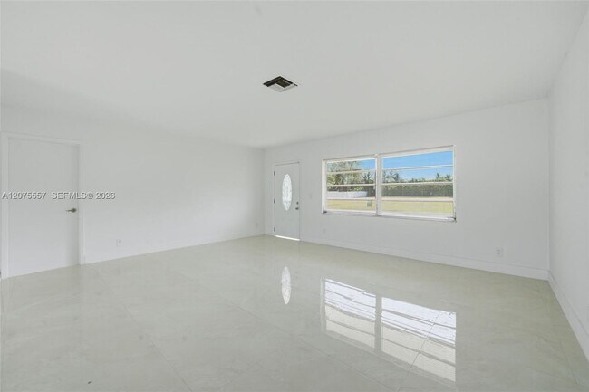 Building Photo - 11000 NW 21st Ct