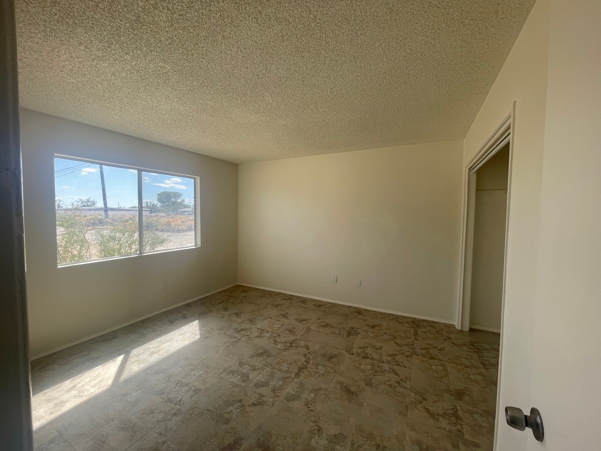 13429-4 Bed B1 - 13429 Davenport St