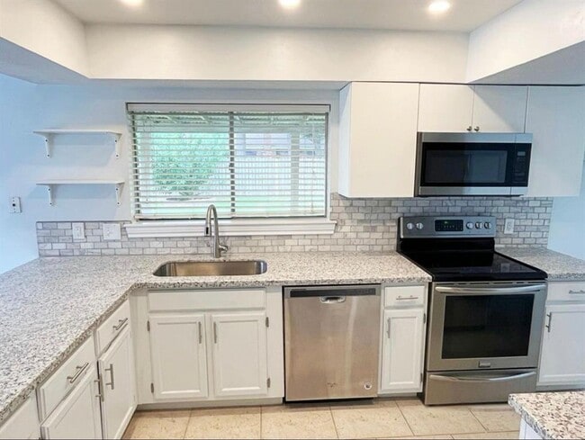 Building Photo - 14423 Cypress Leaf Dr