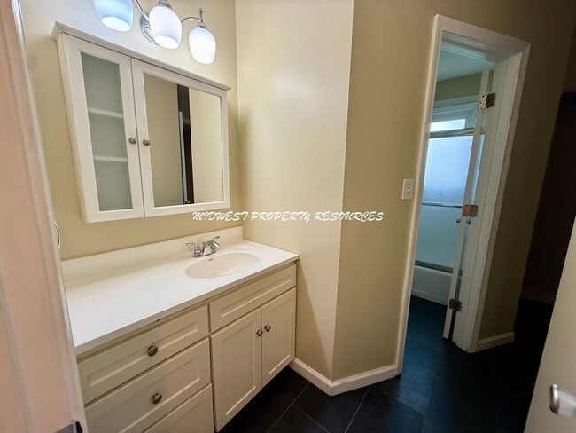 Building Photo - Beautiful 3 Bedroom Home in Lee's Summit