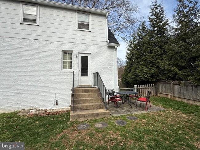 Building Photo - 2115 N Potomac St