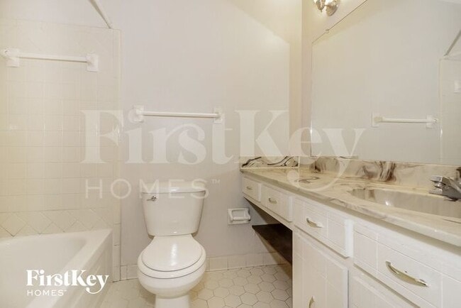 Building Photo - 6861 Valley Park Dr