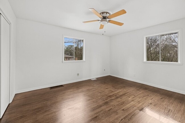 Building Photo - Newly Renovated 4 Bedroom, 2 Bath Home