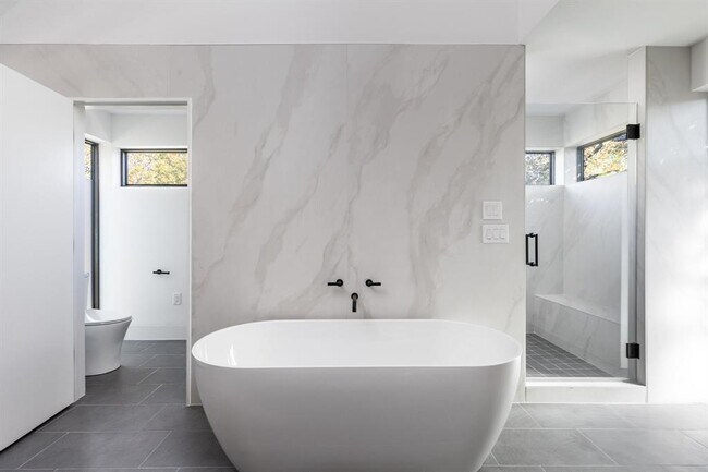 Building Photo - 1603 Chelsea Ln