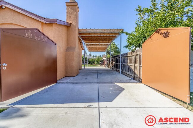 Building Photo - LISTING TITLE: Comfortable 3BD/2BA Home in Tulare's 93274 — Move-In Ready!