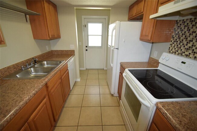 Building Photo - 2237 Bordeau Ct