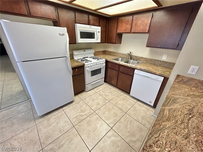 Building Photo - 749 Rock Springs Dr