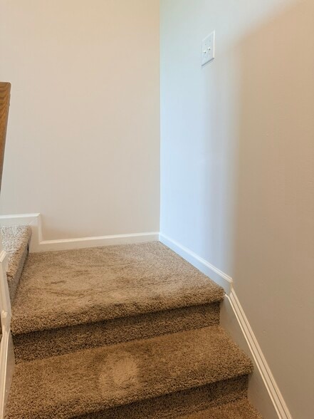 Building Photo - 726 Little Bluestem Dr