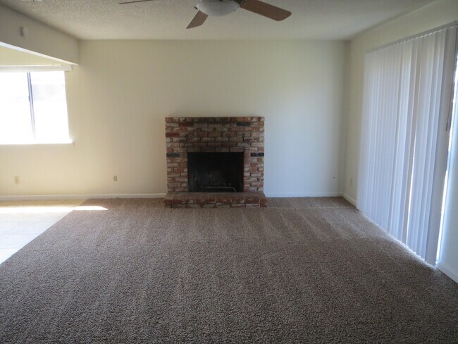 Building Photo - Clovis location, near schools, shopping & more!