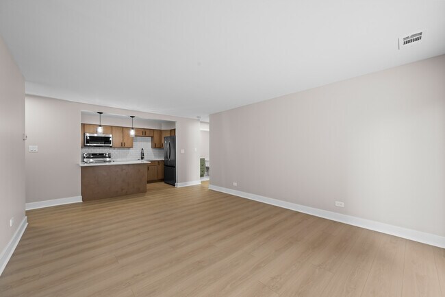 Building Photo - 705 W Central Rd