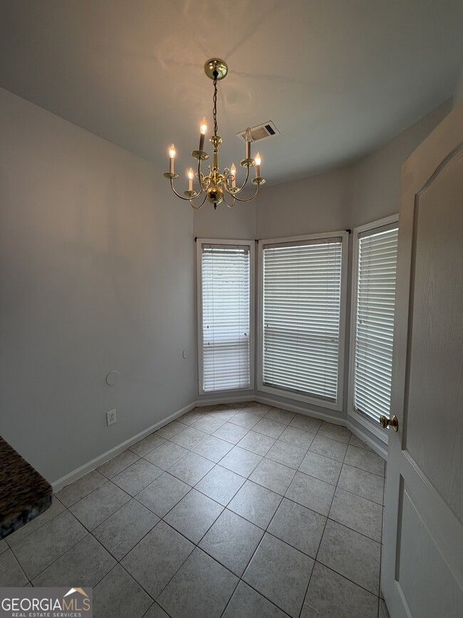 Building Photo - 5105 Yellow Pine Dr