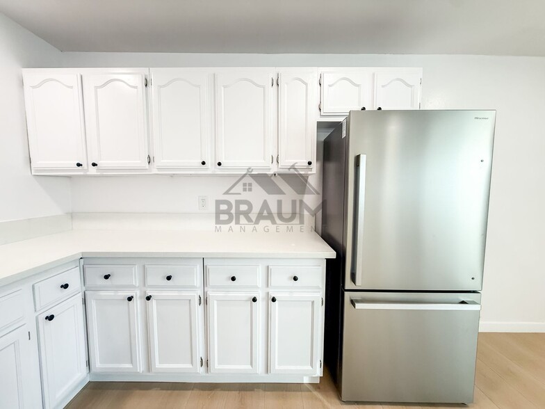 Building Photo - 4636 Laurel Canyon Blvd