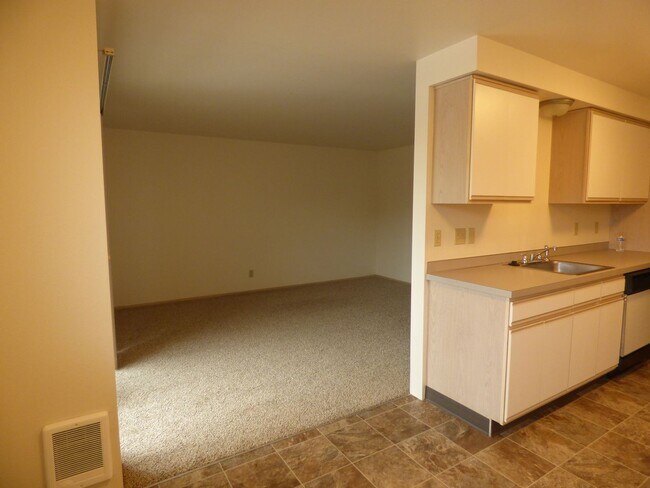 Building Photo - 1 bedroom 1 bath second level unit!