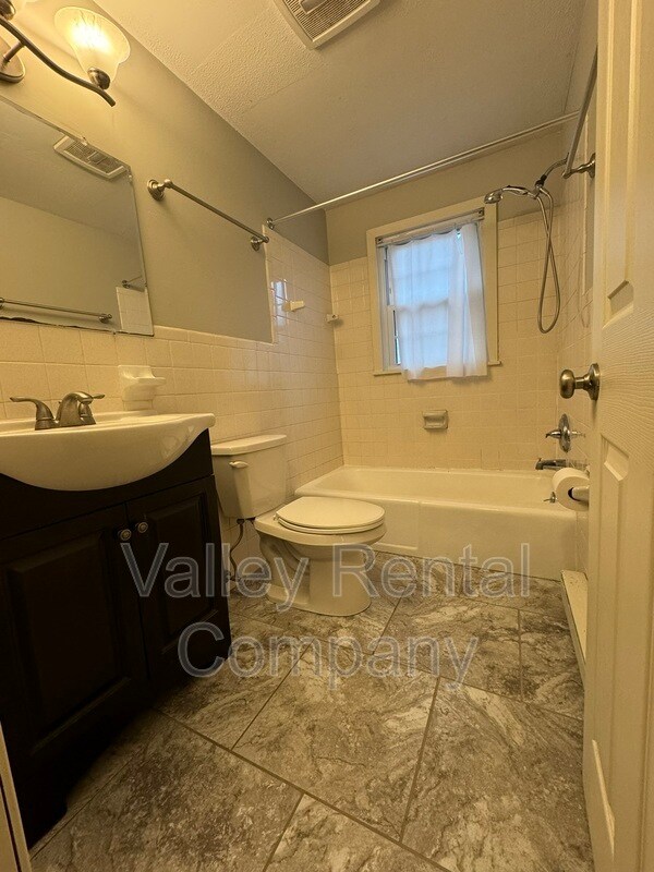 Building Photo - 87 S Silver Ln