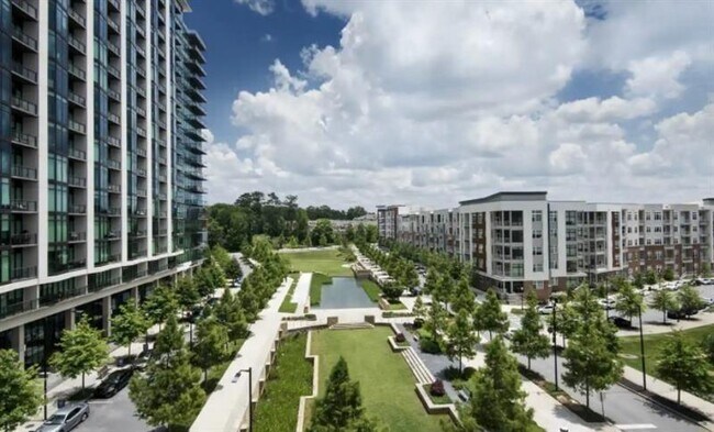 Building Photo - 3481 Lakeside Dr NE