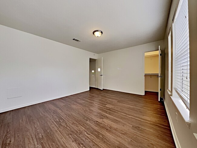 Building Photo - 2738 Springstone Dr