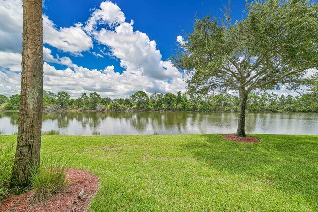Building Photo - ***FULLY FURNISHED - 2/2 condo with LAKE V...