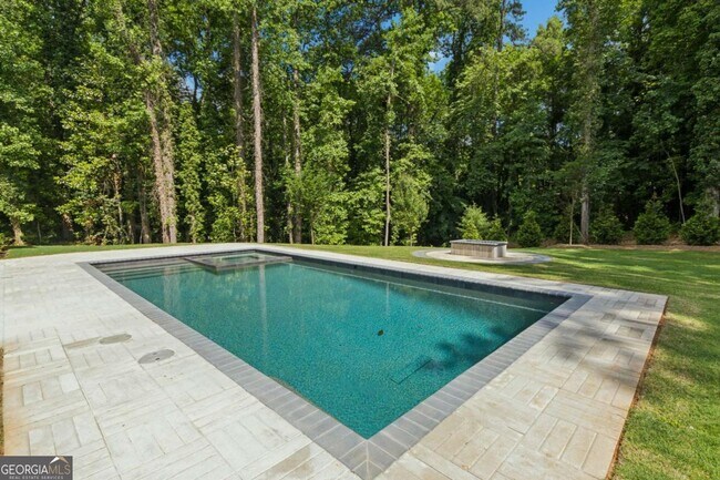 Building Photo - 1000 Clementstone Dr NE