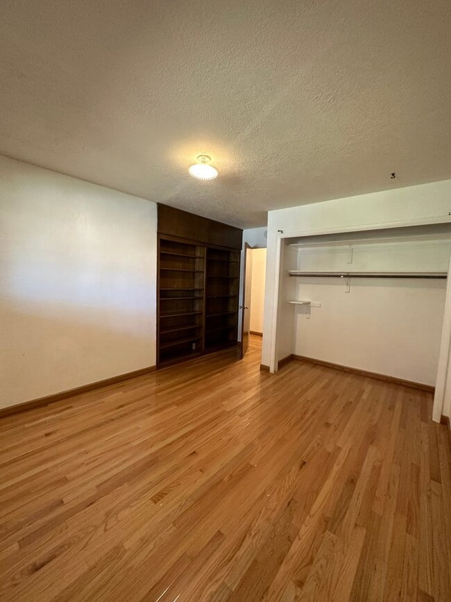 Building Photo - 4 bed 2.5 bath home in Rexburg with GAS AN...