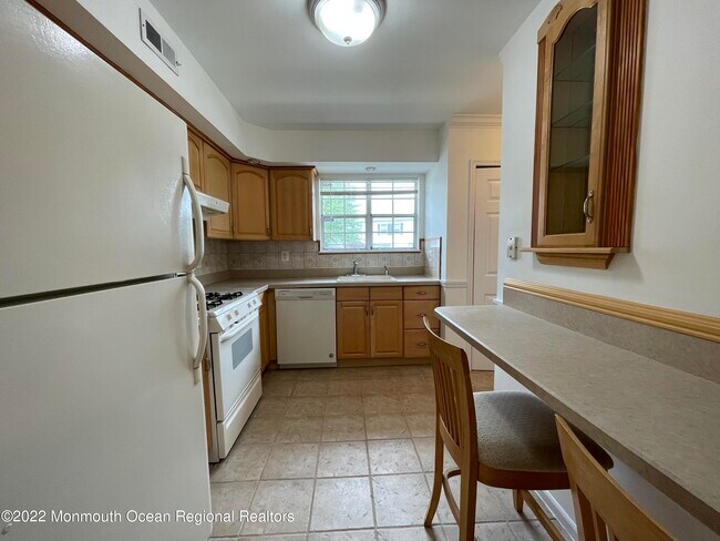 Building Photo - 694 Darlington Dr