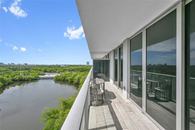 Building Photo - 16385 Biscayne Blvd