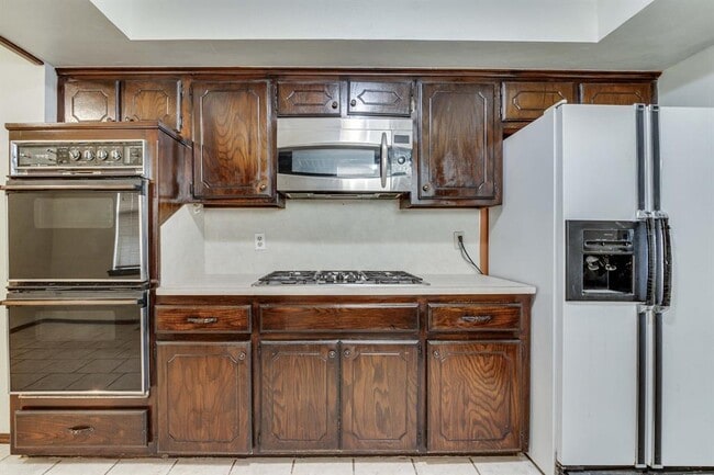 Building Photo - 2013 Tanglewood Dr