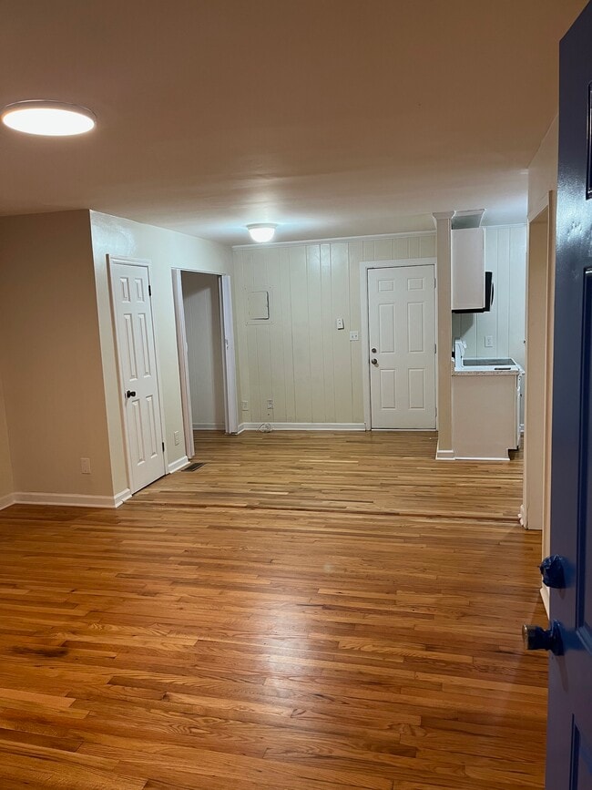 Building Photo - 4217 Colebrook Rd