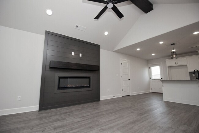 Building Photo - 1121 Monarch Rd