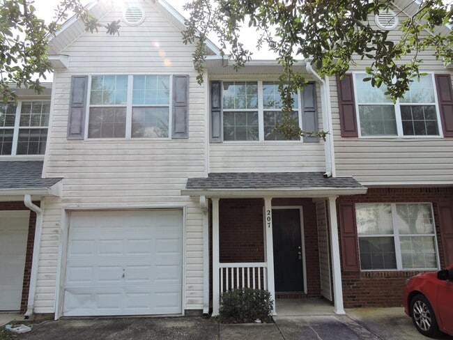 Primary Photo - 207 Swaying Pine Ct