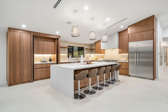Building Photo - 16105 Clear Oak Dr