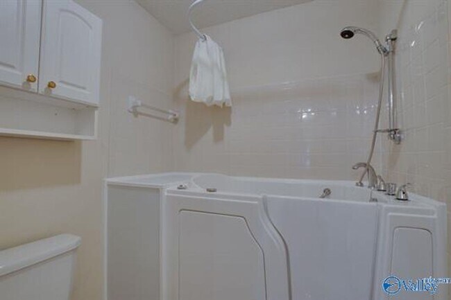 Building Photo - 313 Kensington Ct SW