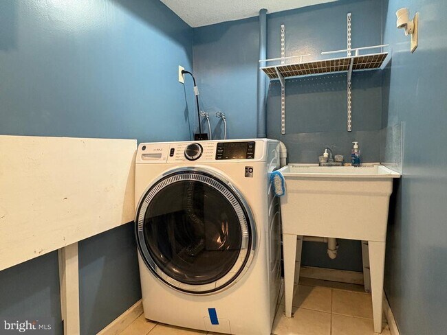 Building Photo - 12654 Valleywood Dr