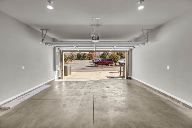 Building Photo - Middle Tennessee Blvd Townhome