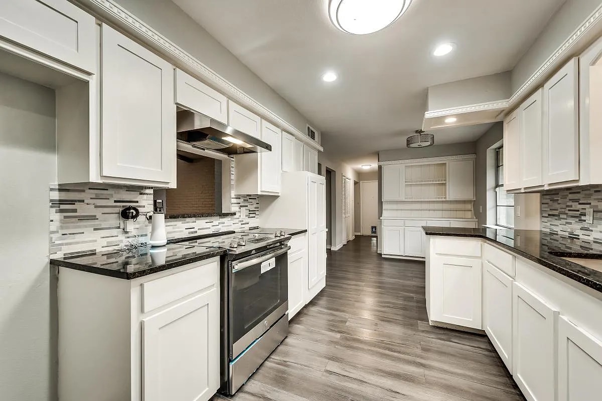 Building Photo - 5806 Everglade Rd