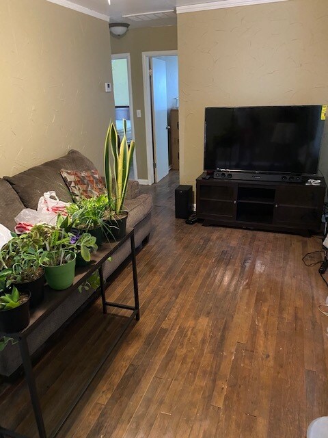 Building Photo - 3049 NE 15th St