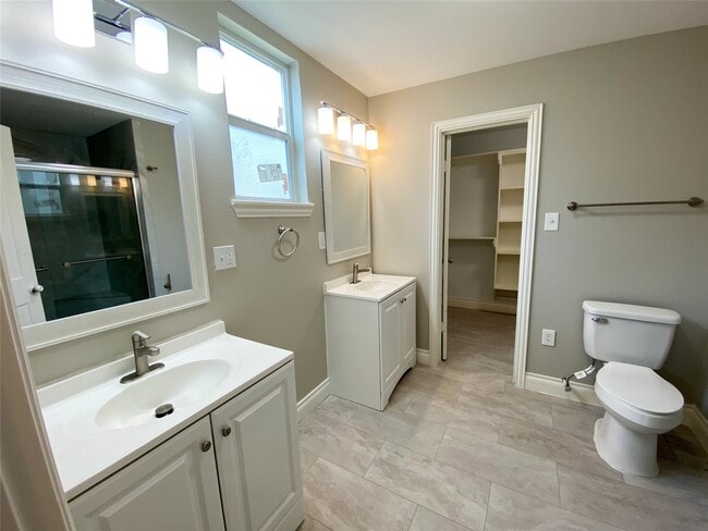 Building Photo - 1406 Mystic St