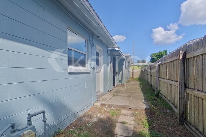 Building Photo - 5140 17th Ave N