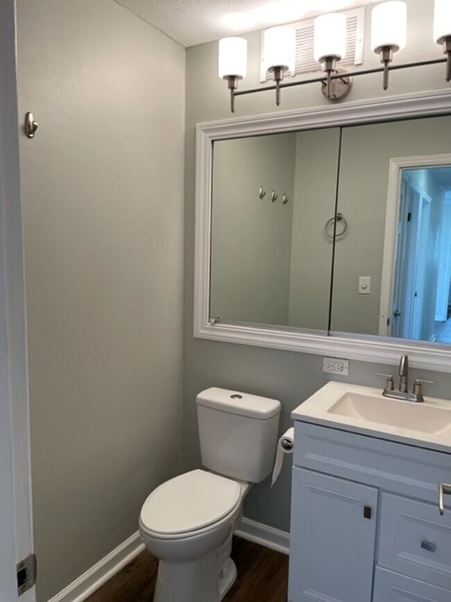 Building Photo - Ala Wai Cove- 2 Bed, 1 Bath with 1 assigne...
