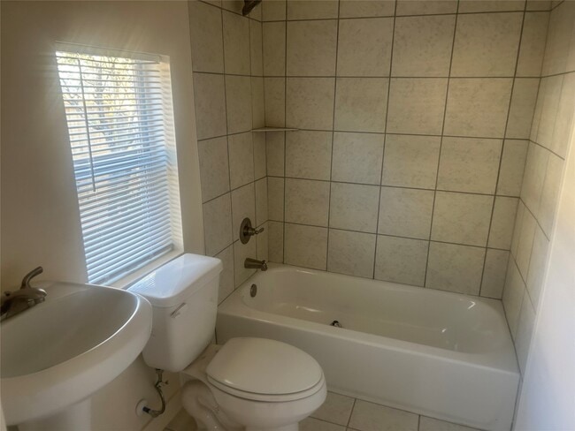 Building Photo - 602 Cordell St