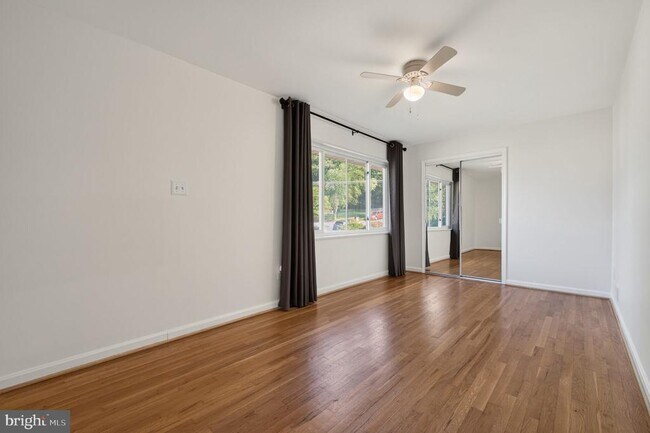 Building Photo - 6206 Hillview Ave