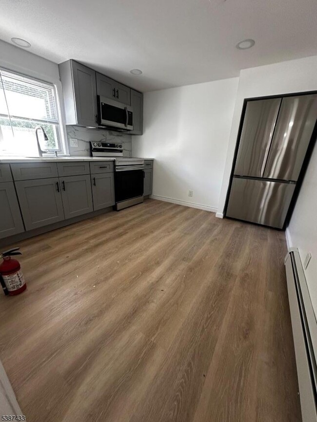 Building Photo - 56 Clark St