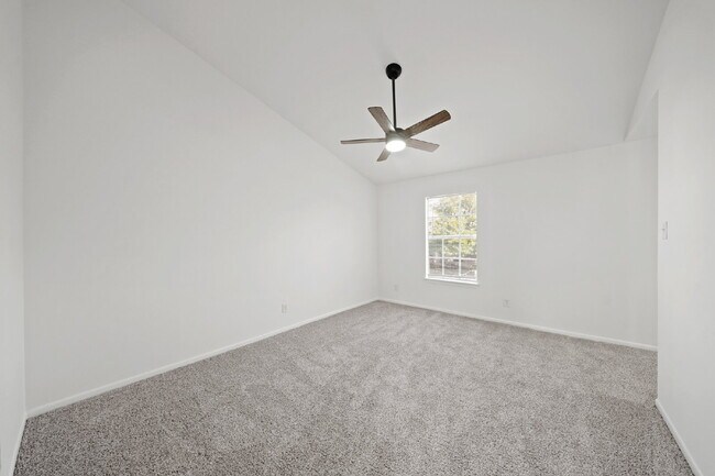 Building Photo - "Charming 3-Bed Townhouse Oasis with 2.5 Baths in Houston – 1512 Sq Ft of Comfort & Style!"