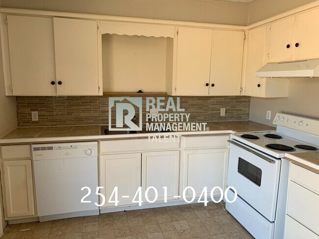 Building Photo - 2214 Saulsbury Dr