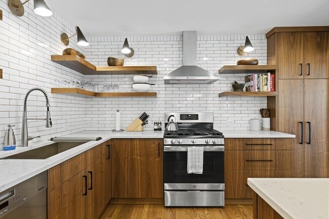 Building Photo - 9591 Hillside Dr