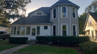 Building Photo - 926 S 2nd St