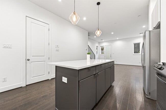 Building Photo - 5841 Dolores St